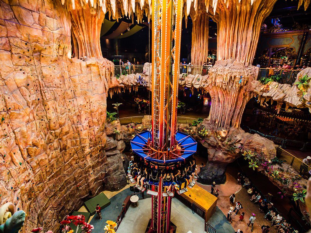 The drop tower Ba Na Hills