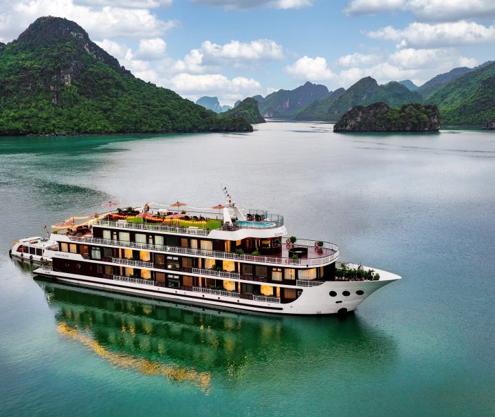 Dora cruise halong
