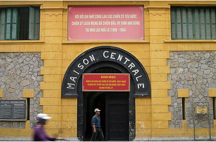 hoa lu prison hanoi one day itinerary