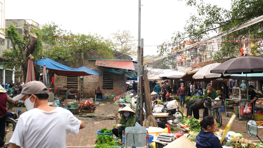 Nôm pagoda local market