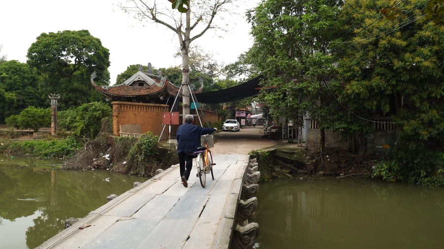 Nôm pagoda japanese bridge